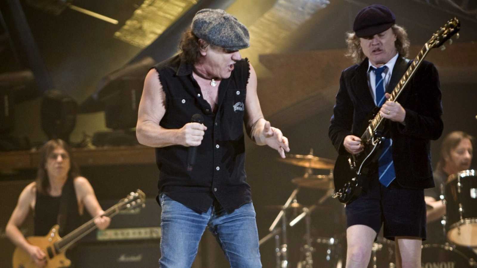 Todo Sobre Cantantes de AC/DC: Biografias, Carreras Vocalista Bon Scott ...